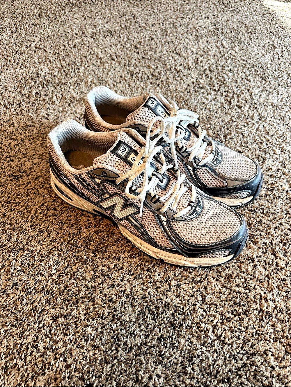 New Balance 740 Gray & Black Sneakers